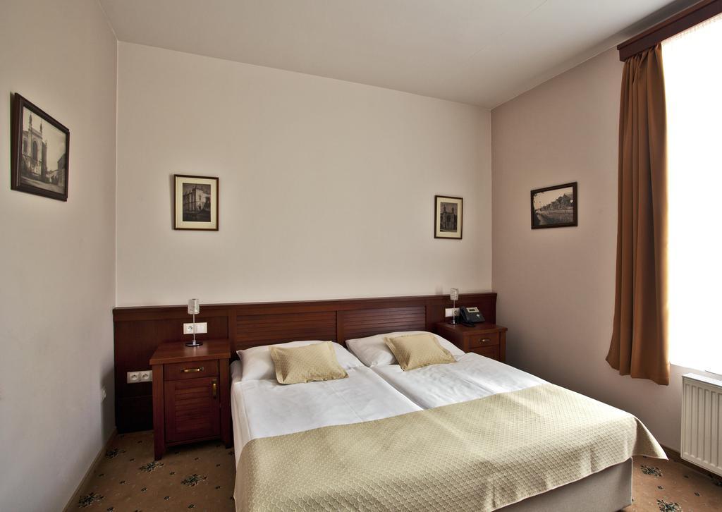 Hotel Tacl Holesov Exterior photo