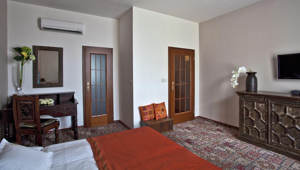 Hotel Tacl Holesov Exterior photo